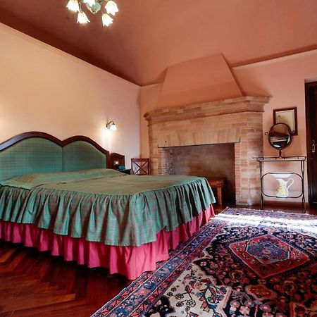 Hotel Corte Dei Tini Teramo Bagian luar foto